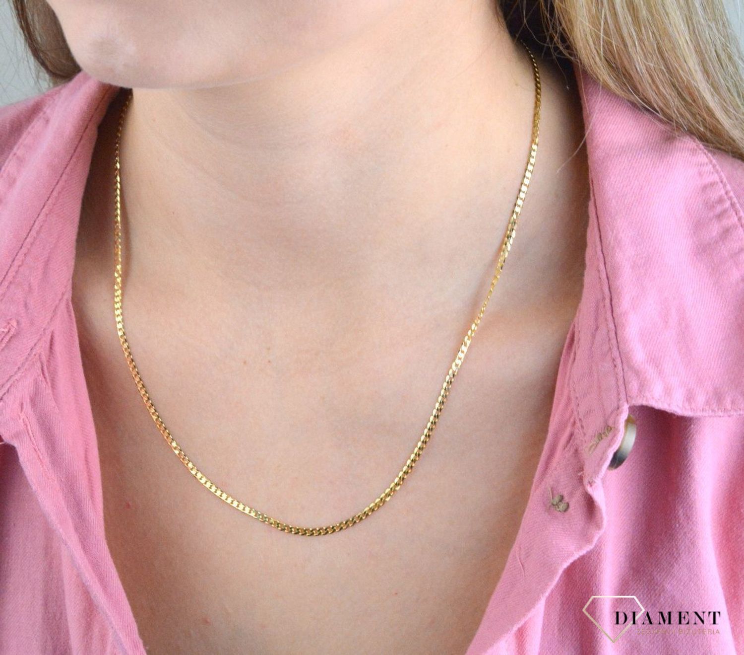 Złoty łańcuszek 375 pancerka 2,3  mm DIA-LAN-7819-375 2,3mm. Klasyczny i uniwersalny łańcuszek o splocie pancerki, wykonany z żółtego złota próby 375 o wadze około 4,23 gram. Łańcuszki to uniwersalne dodatki, które sprawdzaj.jpg